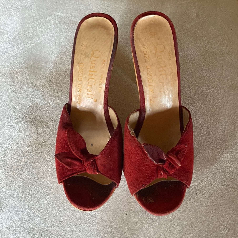 Red heels with bow